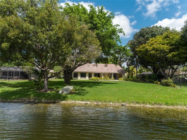11266 NW 20th Dr, Coral Springs, FL 33071