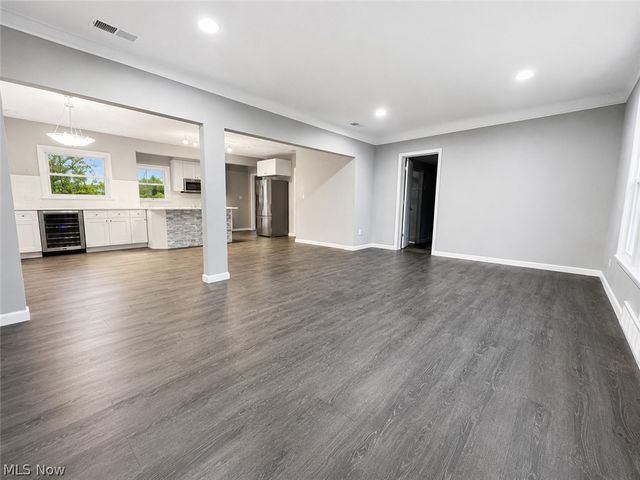 1275 Hillside Road, Seven Hills, OH 44131