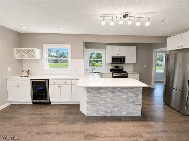1275 Hillside Road, Seven Hills, OH 44131