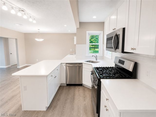 1275 Hillside Road, Seven Hills, OH 44131