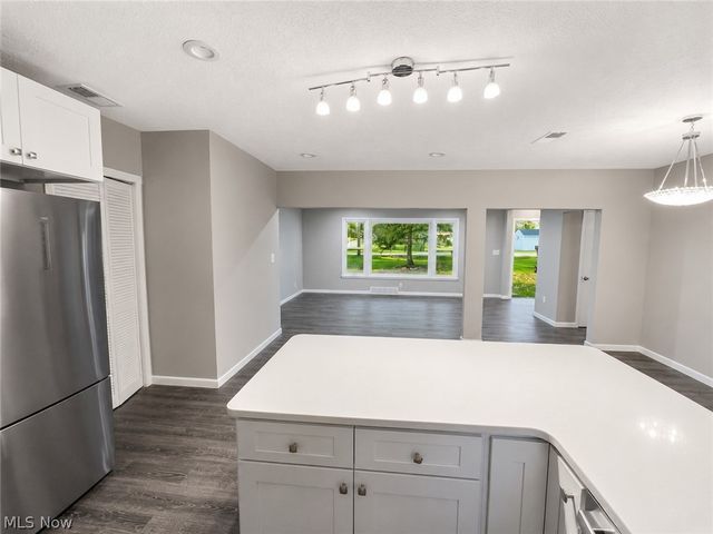 1275 Hillside Road, Seven Hills, OH 44131
