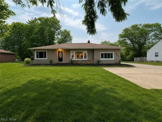1275 Hillside Road, Seven Hills, OH 44131