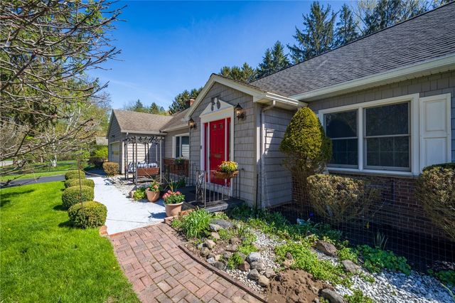 25 Coral Way, Brighton, NY 14618