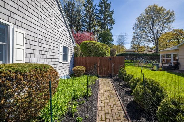 25 Coral Way, Brighton, NY 14618