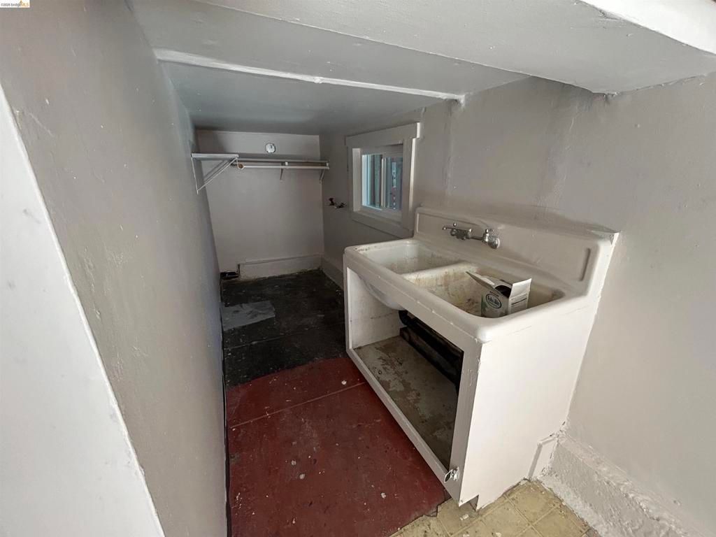 Image 13 of property listing at 2606 E 20Th St, Oakland, CA 94601