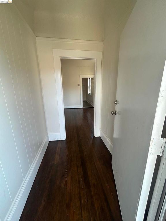 Image 3 of property listing at 2606 E 20Th St, Oakland, CA 94601