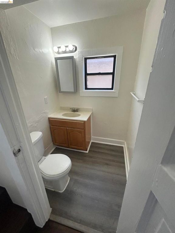 Image 9 of property listing at 2606 E 20Th St, Oakland, CA 94601