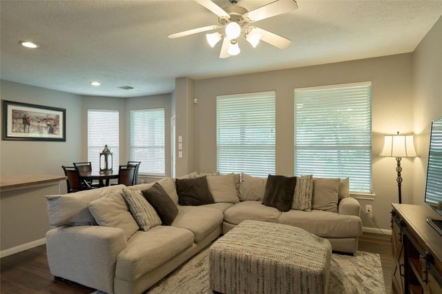 70 N Spinning Wheel Circle, The Woodlands, TX 77382