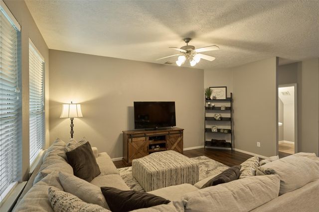 70 N Spinning Wheel Circle, The Woodlands, TX 77382