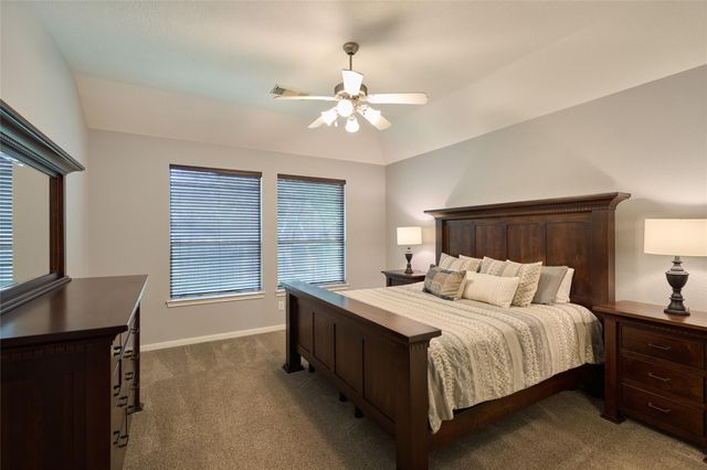 70 N Spinning Wheel Circle, The Woodlands, TX 77382