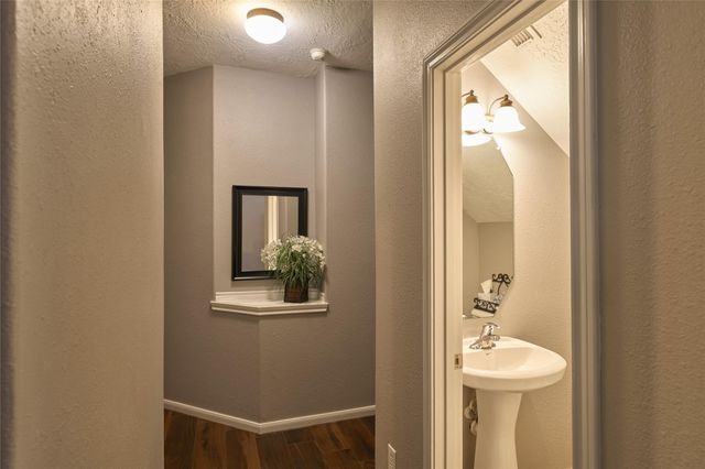 70 N Spinning Wheel Circle, The Woodlands, TX 77382
