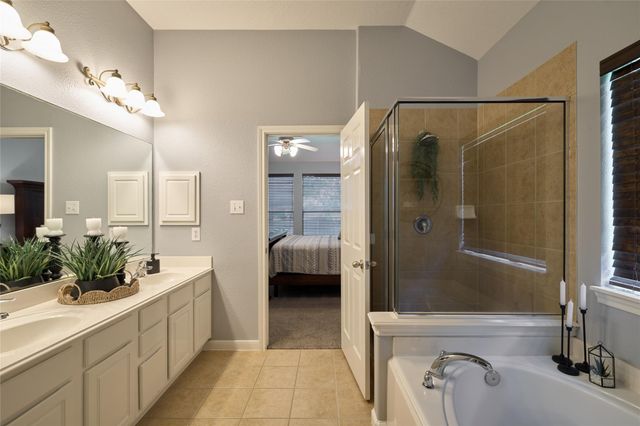 70 N Spinning Wheel Circle, The Woodlands, TX 77382