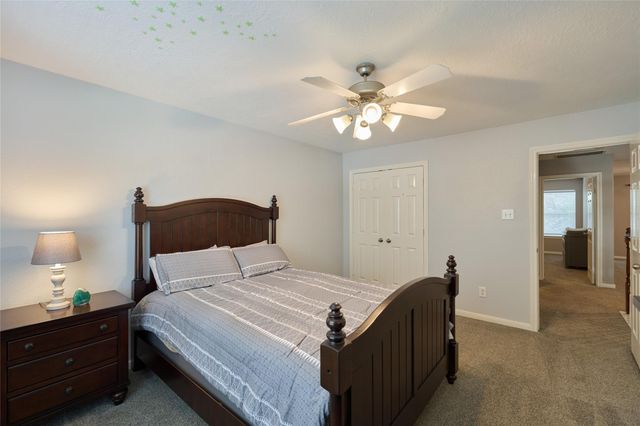 70 N Spinning Wheel Circle, The Woodlands, TX 77382
