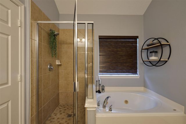 70 N Spinning Wheel Circle, The Woodlands, TX 77382