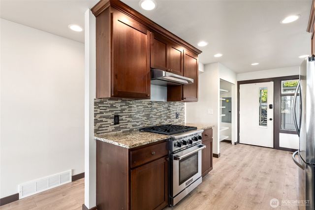 8726 Fruitland Avenue E, Puyallup, WA 98371