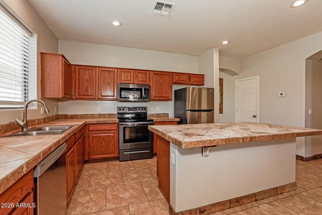 49 E MILL REEF Drive, San Tan Valley, AZ 85143