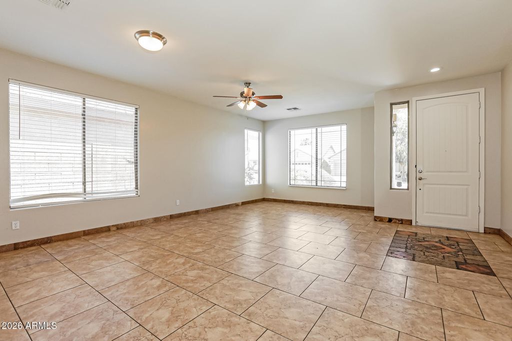 49 E MILL REEF Drive, San Tan Valley, AZ 85143 — photo 5