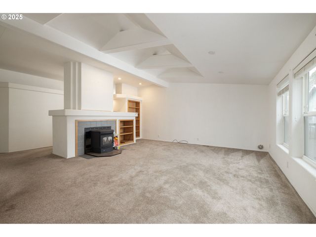 15728 EASTWIND Ct, La Pine, OR 97739