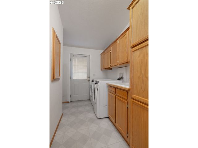 15728 EASTWIND Ct, La Pine, OR 97739