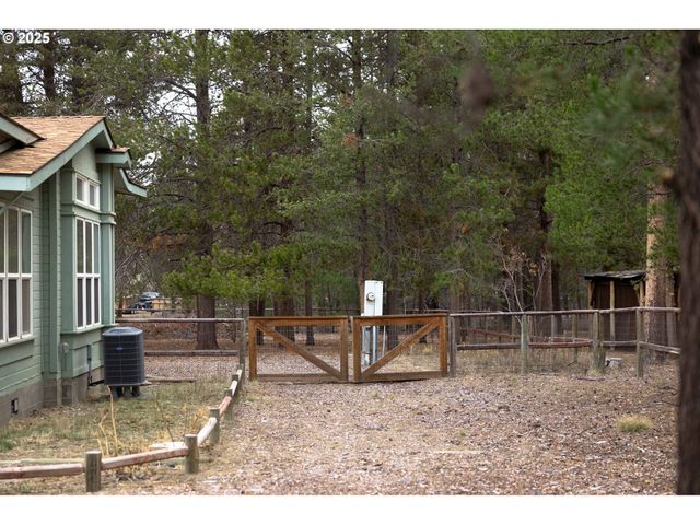 15728 EASTWIND Ct, La Pine, OR 97739