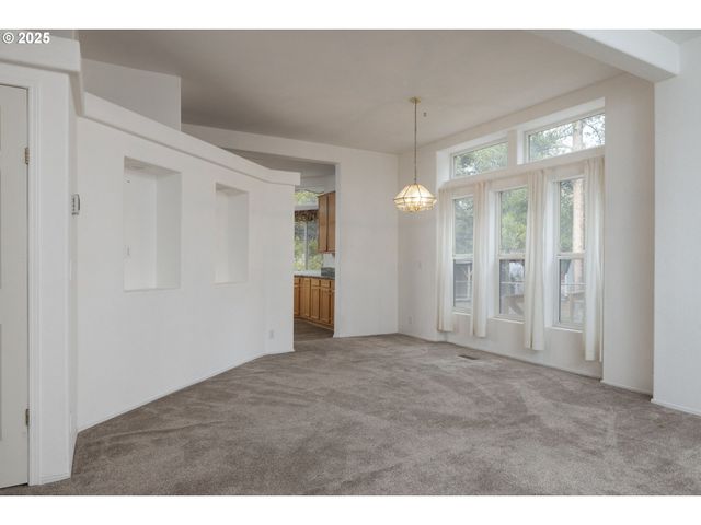 15728 EASTWIND Ct, La Pine, OR 97739