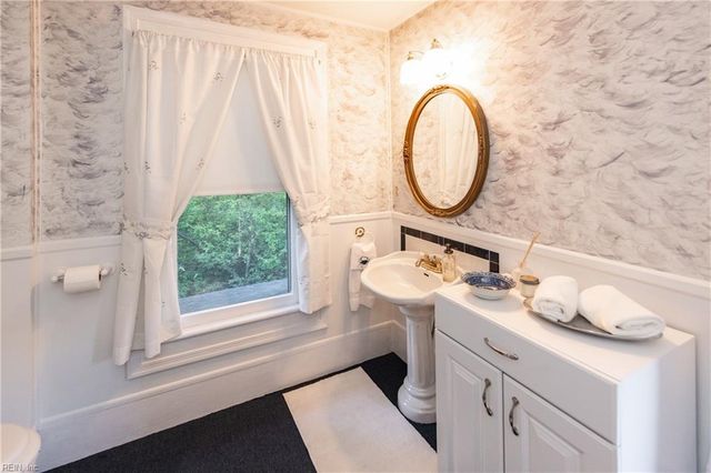 1330 Laurel CRES, Norfolk, VA 23505