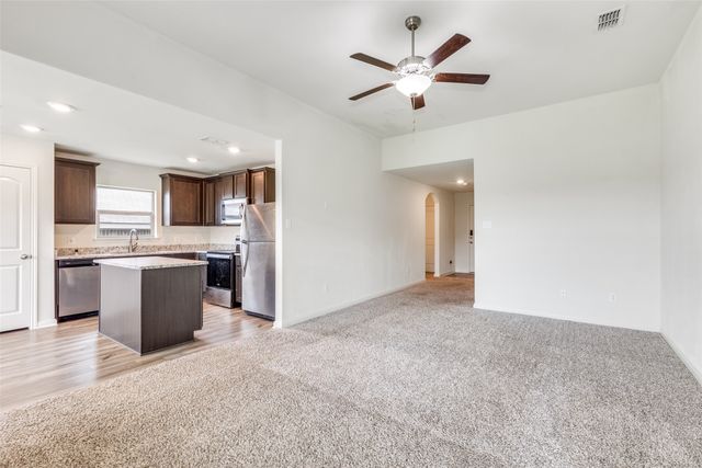 116 Bandana Circle, Newark, TX 76071