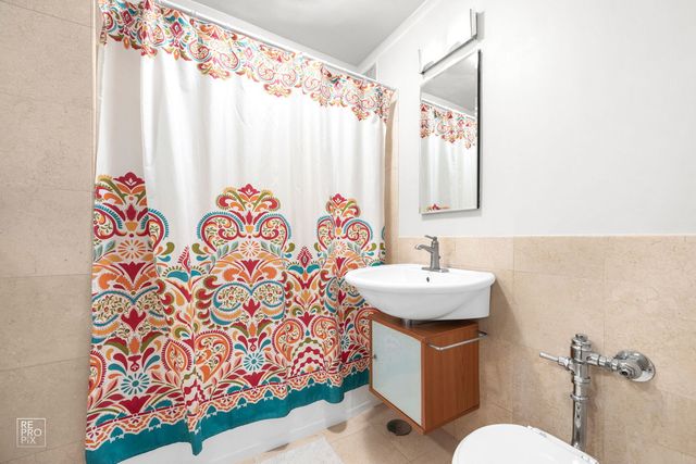 4200 N Marine Drive 602, Chicago, IL 60613