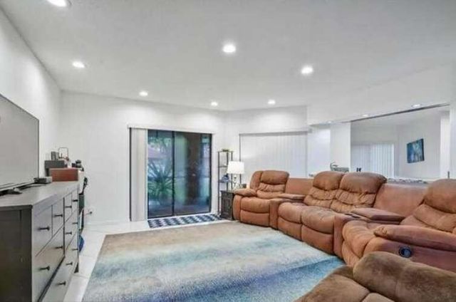 9231 W Sunrise Boulevard, Plantation, FL 33322