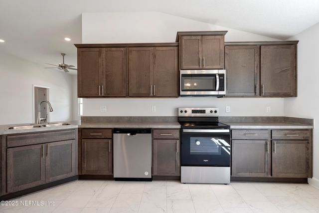 8321 HELMSLEY Boulevard, Jacksonville, FL 32219