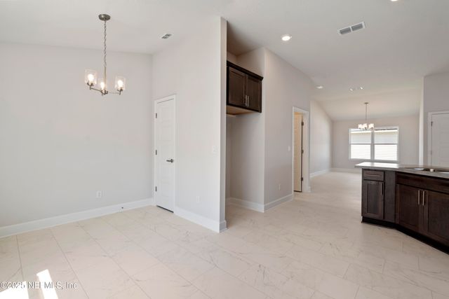 8321 HELMSLEY Boulevard, Jacksonville, FL 32219