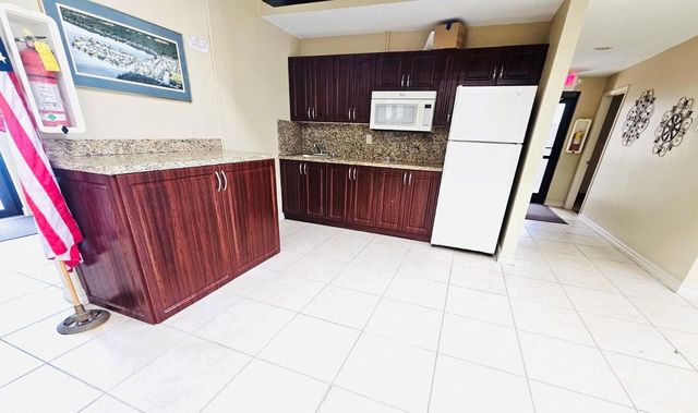 5550 Lakeside Drive 203, Margate, FL 33063