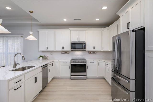 1707 Greenbrier Place, Henryville, IN 47126