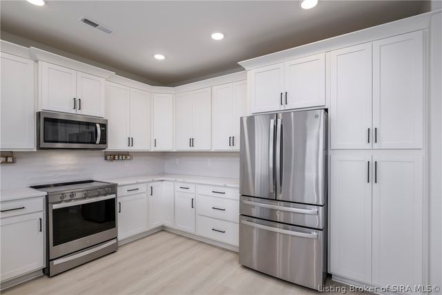 1707 Greenbrier Place, Henryville, IN 47126