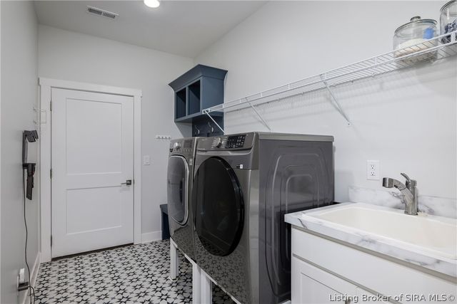 1707 Greenbrier Place, Henryville, IN 47126
