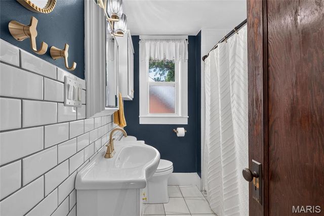 6217 Marmaduke Avenue, St Louis, MO 63139