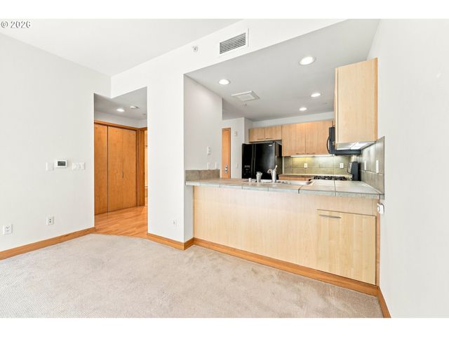 400 W 8TH St 207, Vancouver, WA 98660