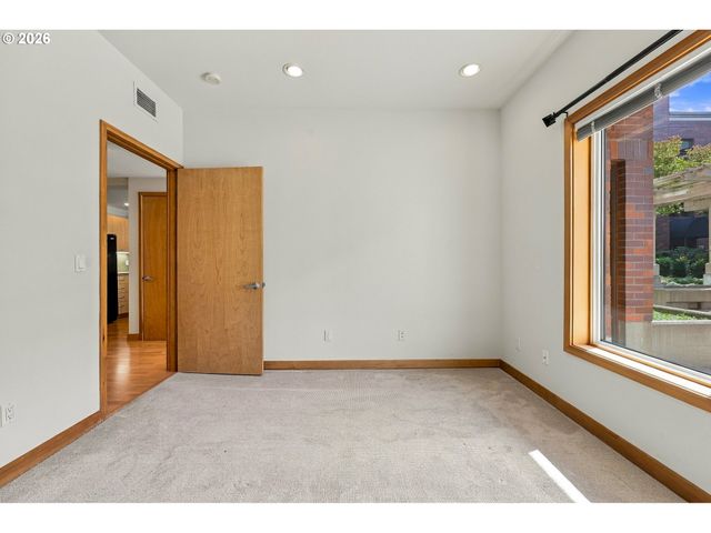 400 W 8TH St 207, Vancouver, WA 98660