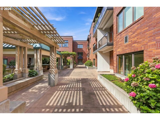 400 W 8TH St 207, Vancouver, WA 98660