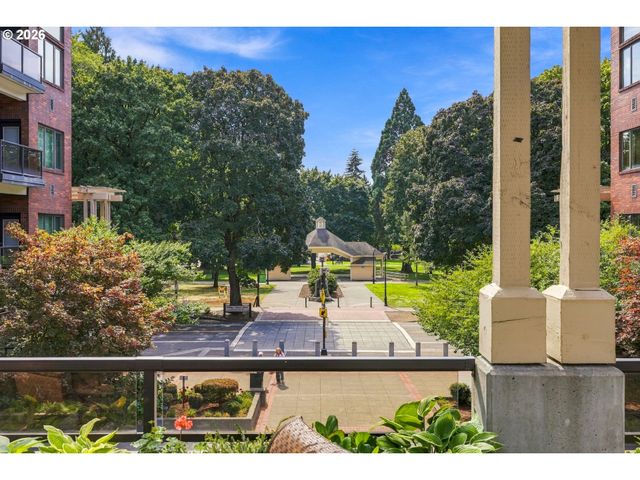 400 W 8TH St 207, Vancouver, WA 98660