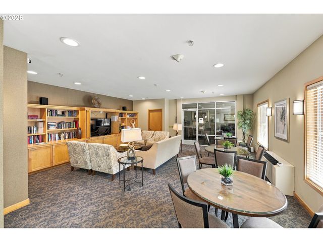 400 W 8TH St 207, Vancouver, WA 98660