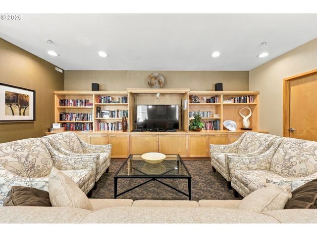 400 W 8TH St 207, Vancouver, WA 98660