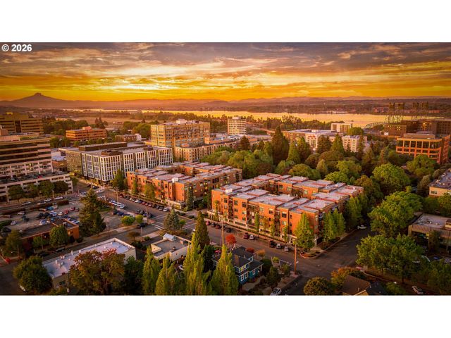 400 W 8TH St 207, Vancouver, WA 98660