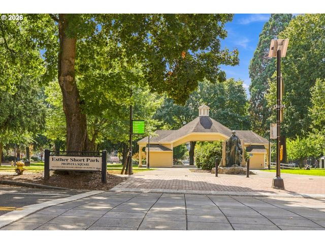 400 W 8TH St 207, Vancouver, WA 98660