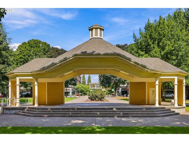 400 W 8TH St 207, Vancouver, WA 98660