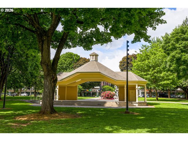 400 W 8TH St 207, Vancouver, WA 98660