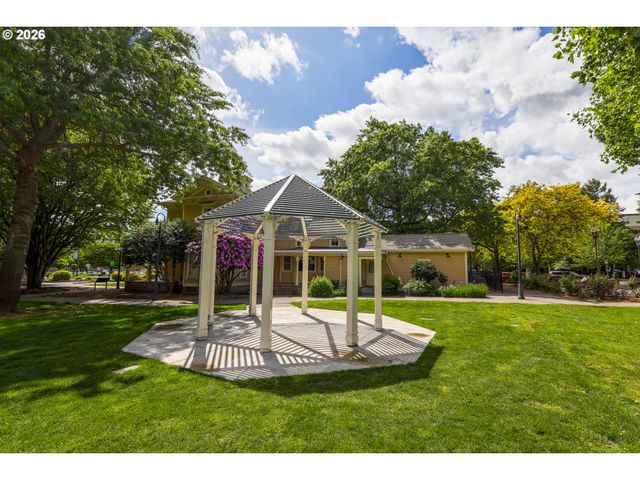 400 W 8TH St 207, Vancouver, WA 98660