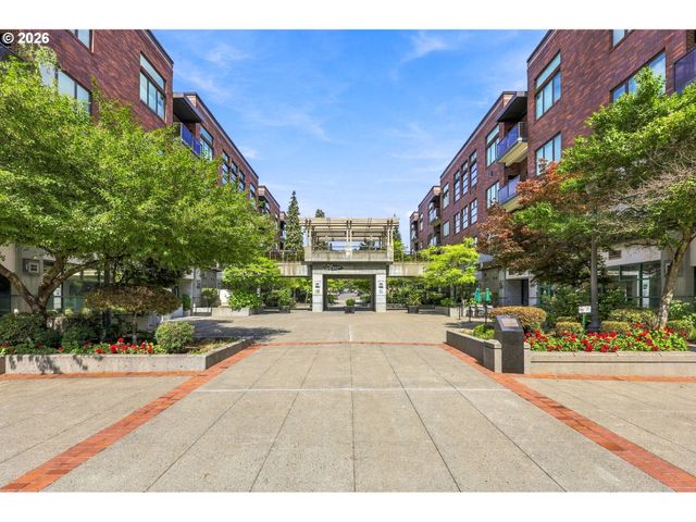 400 W 8TH St 207, Vancouver, WA 98660