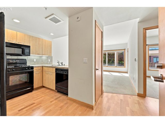 400 W 8TH St 207, Vancouver, WA 98660