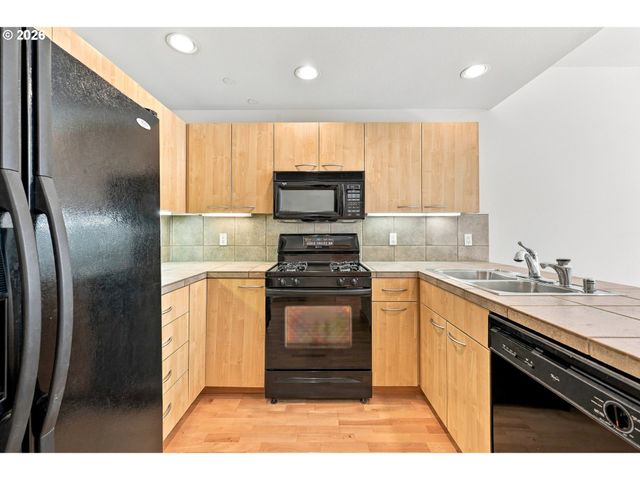 400 W 8TH St 207, Vancouver, WA 98660